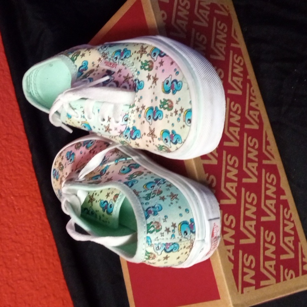 Vans - Picture 2 of 3